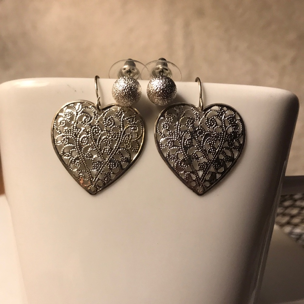 2 Pair of earrings